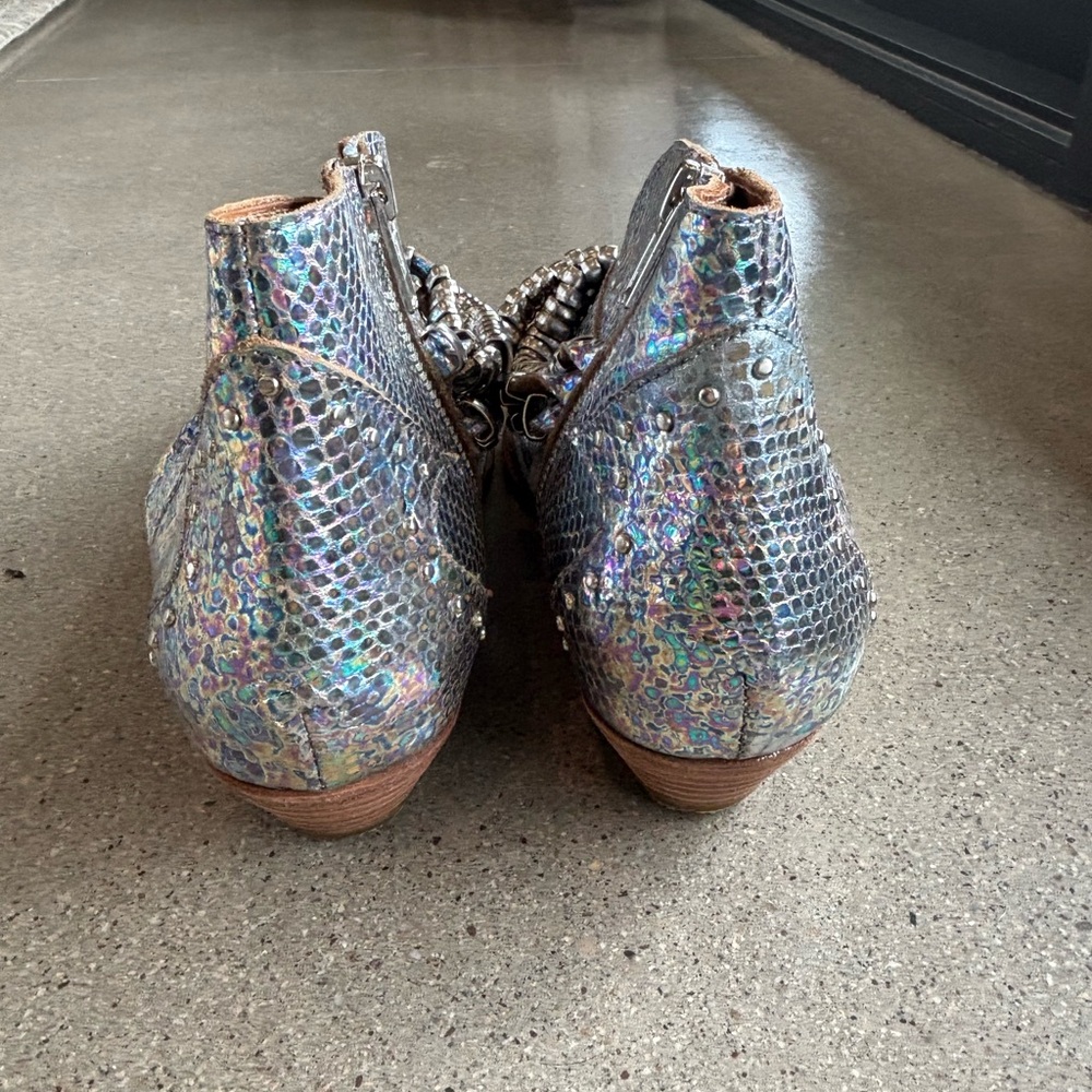Clara Barcelo Shimmering Silver Leather Ankle Boots - Picture 4 of 16
